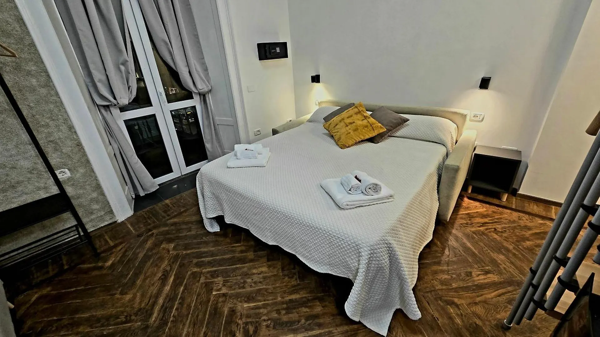 Отель Casa Storica Piazza 5 Giornate Милан Гостевой дом